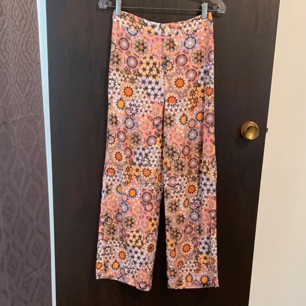 Women’s Wide-Leg Printed Leggings in Pink and Orange